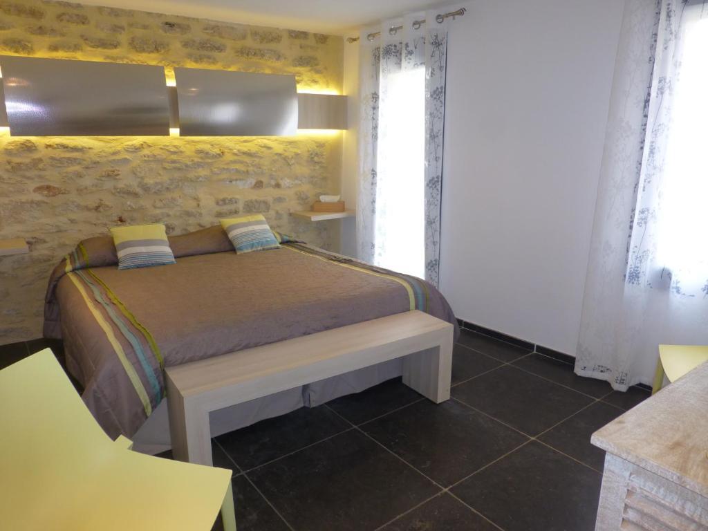 Le Vieux Bistrot Hotel Cabrieres-d'Avignon Room photo