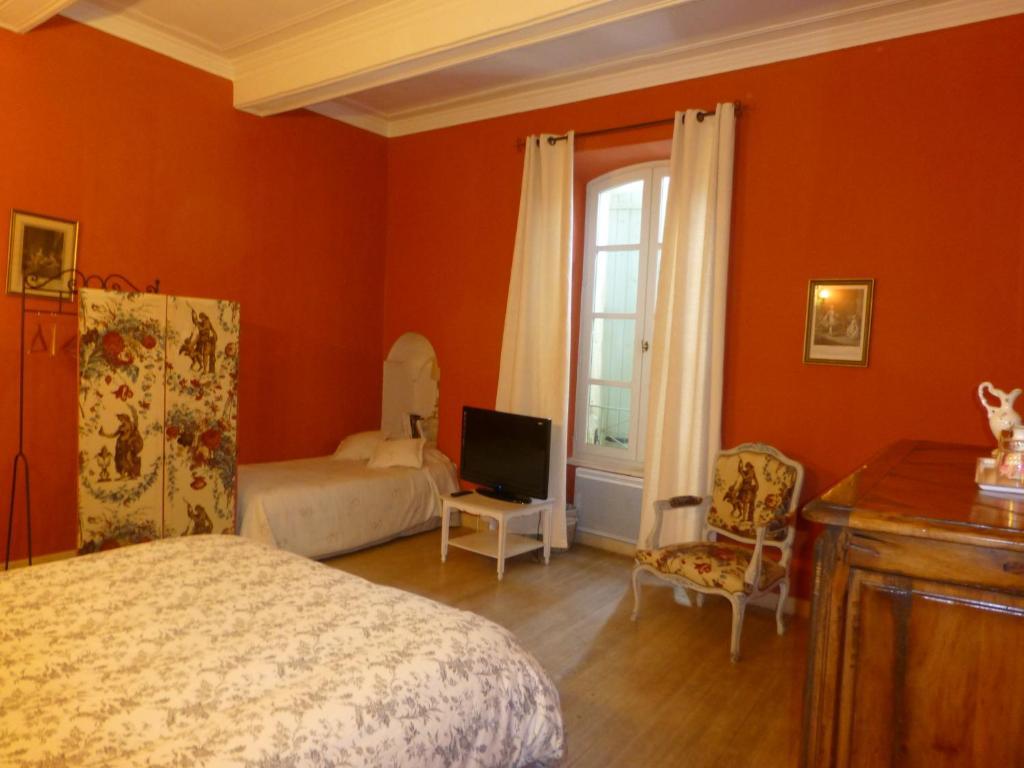 Le Vieux Bistrot Hotel Cabrieres-d'Avignon Room photo