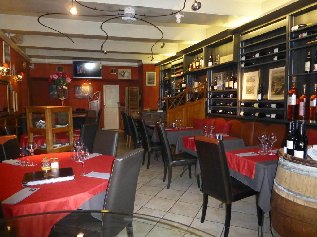 Le Vieux Bistrot Hotel Cabrieres-d'Avignon Exterior photo