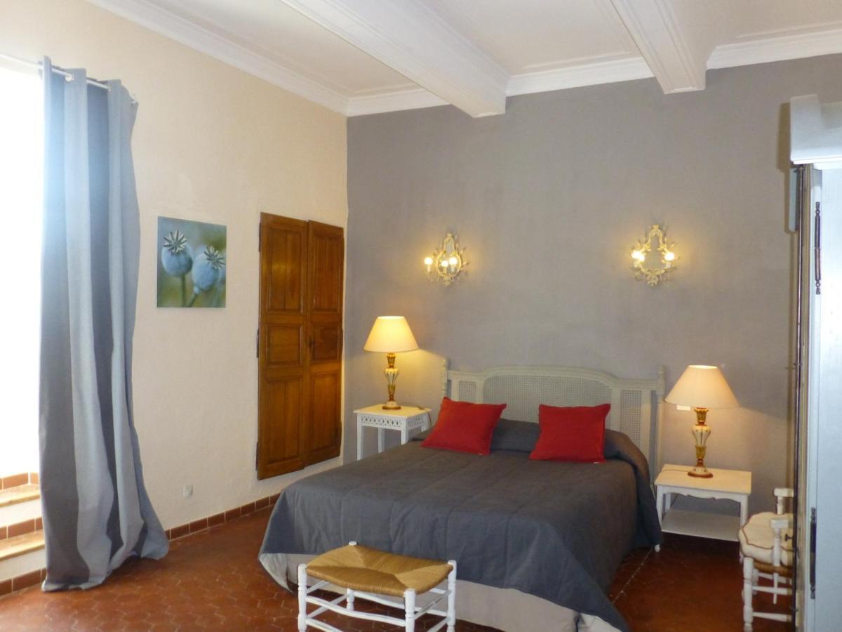 Le Vieux Bistrot Hotel Cabrieres-d'Avignon Room photo